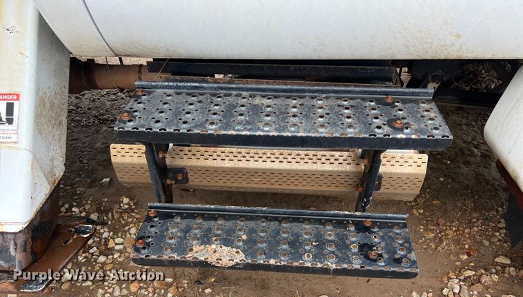 image for item DS3031 2008 Ford F750 Super Duty digger derrick truck