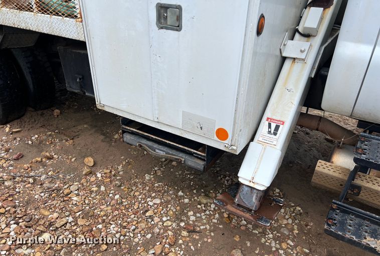 image for item DS3031 2008 Ford F750 Super Duty digger derrick truck