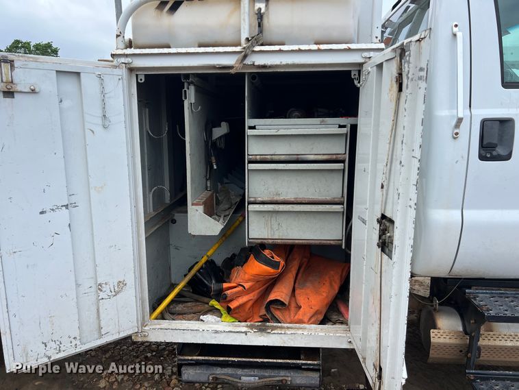 image for item DS3031 2008 Ford F750 Super Duty digger derrick truck