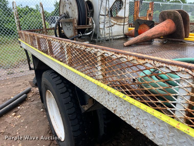 image for item DS3031 2008 Ford F750 Super Duty digger derrick truck