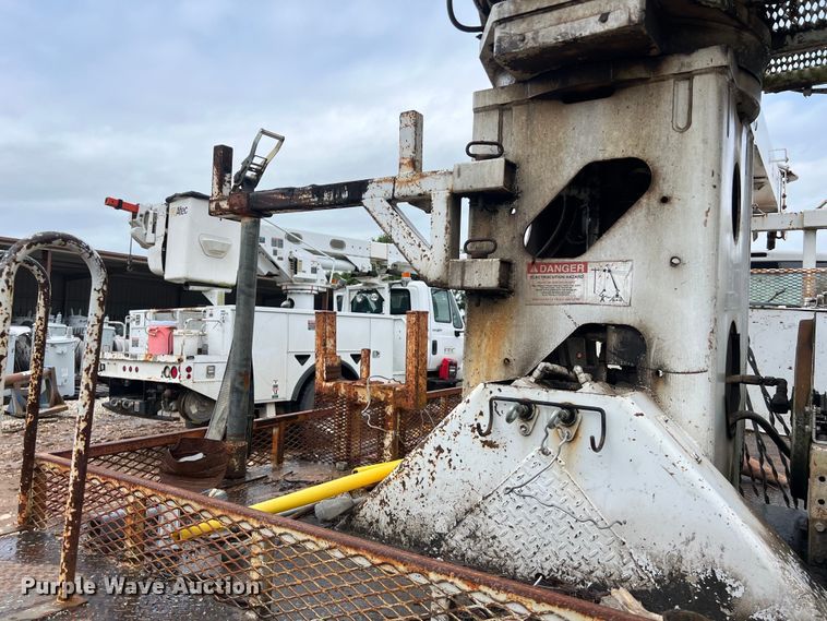 image for item DS3031 2008 Ford F750 Super Duty digger derrick truck