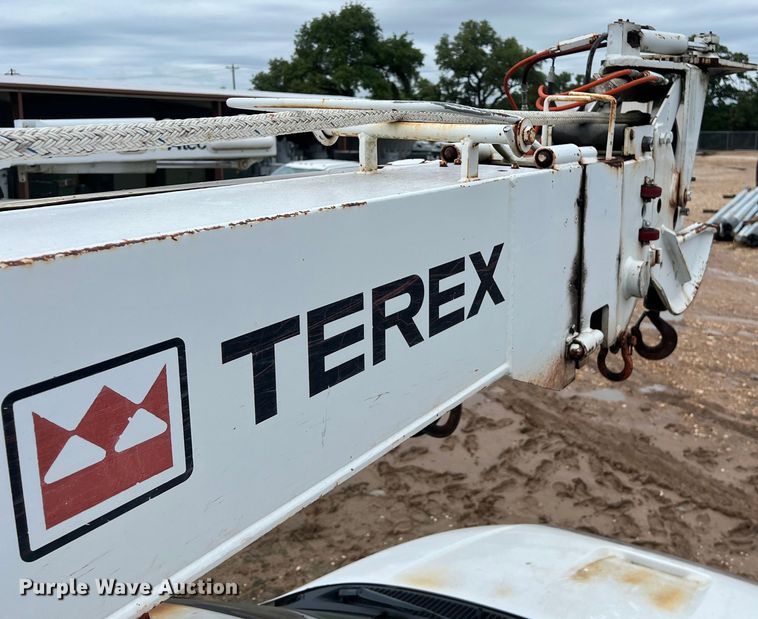 image for item DS3031 2008 Ford F750 Super Duty digger derrick truck