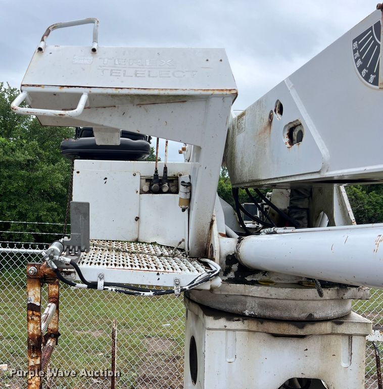 image for item DS3031 2008 Ford F750 Super Duty digger derrick truck