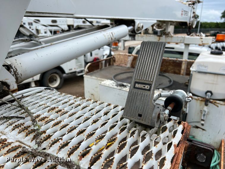 image for item DS3031 2008 Ford F750 Super Duty digger derrick truck