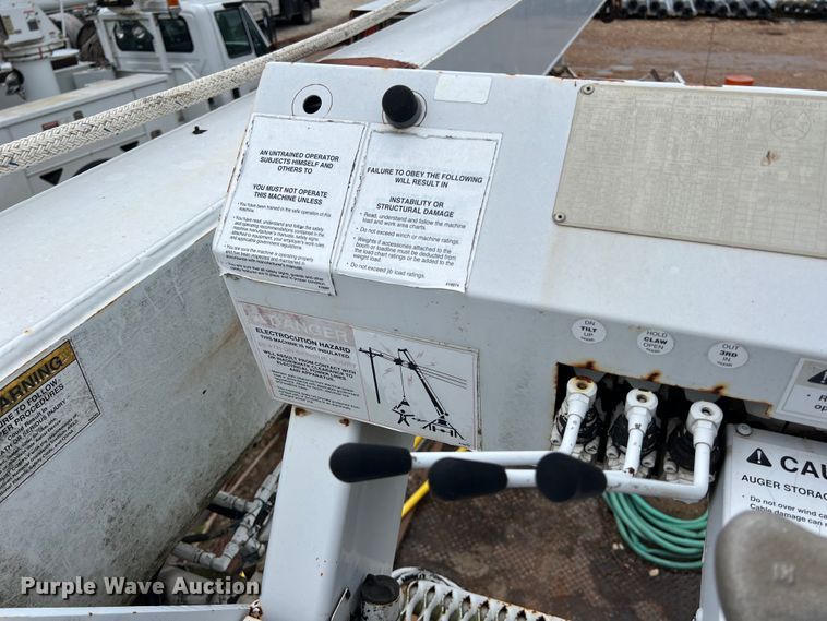 image for item DS3031 2008 Ford F750 Super Duty digger derrick truck