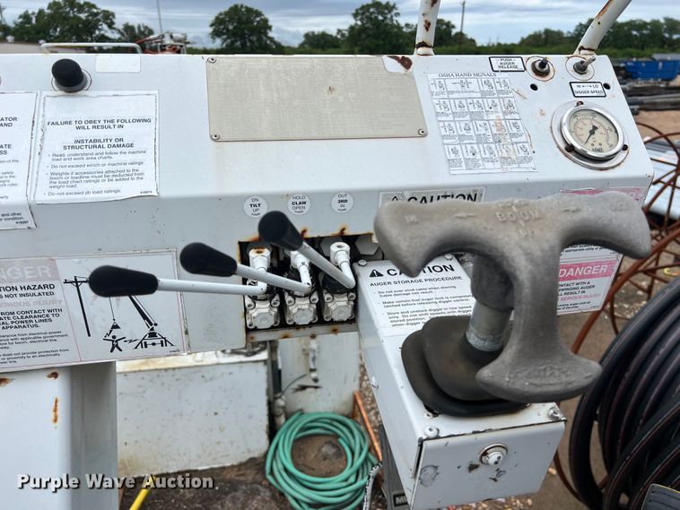 image for item DS3031 2008 Ford F750 Super Duty digger derrick truck