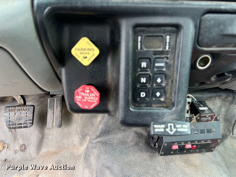 image for item DS3031 2008 Ford F750 Super Duty digger derrick truck