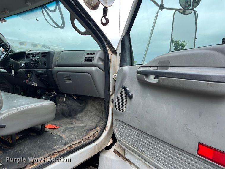 image for item DS3031 2008 Ford F750 Super Duty digger derrick truck