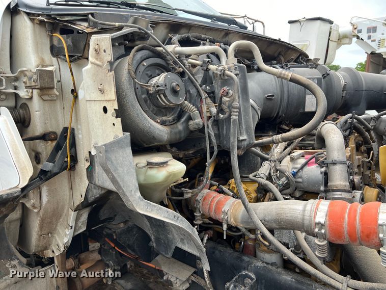 image for item DS3031 2008 Ford F750 Super Duty digger derrick truck