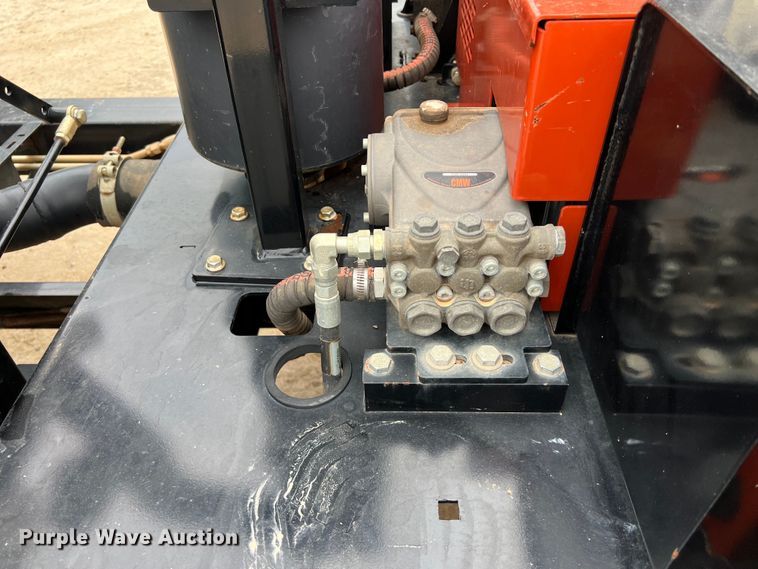 image for item DS3035 2021 Ditch Witch  HX30G vacuum excavator