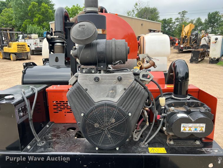 image for item DS3035 2021 Ditch Witch  HX30G vacuum excavator