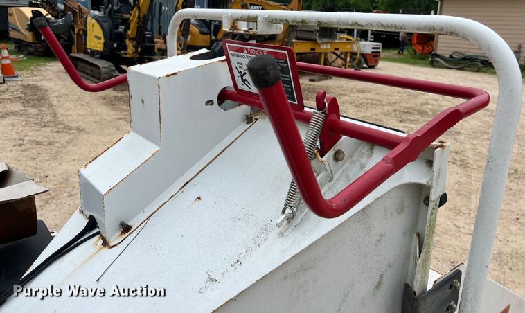 image for item DS3036 2013 Altec DC610 wood chipper