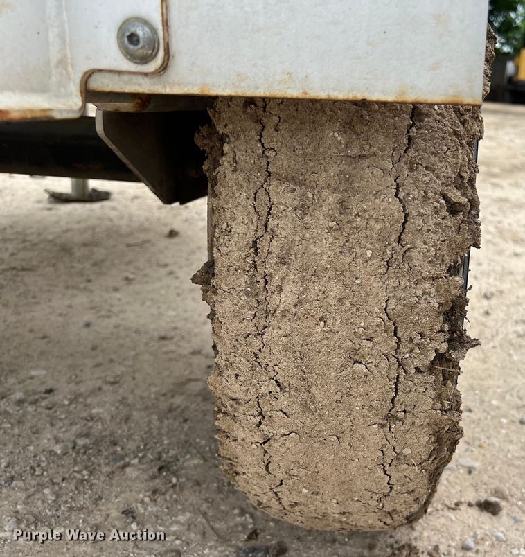 image for item DS3036 2013 Altec DC610 wood chipper