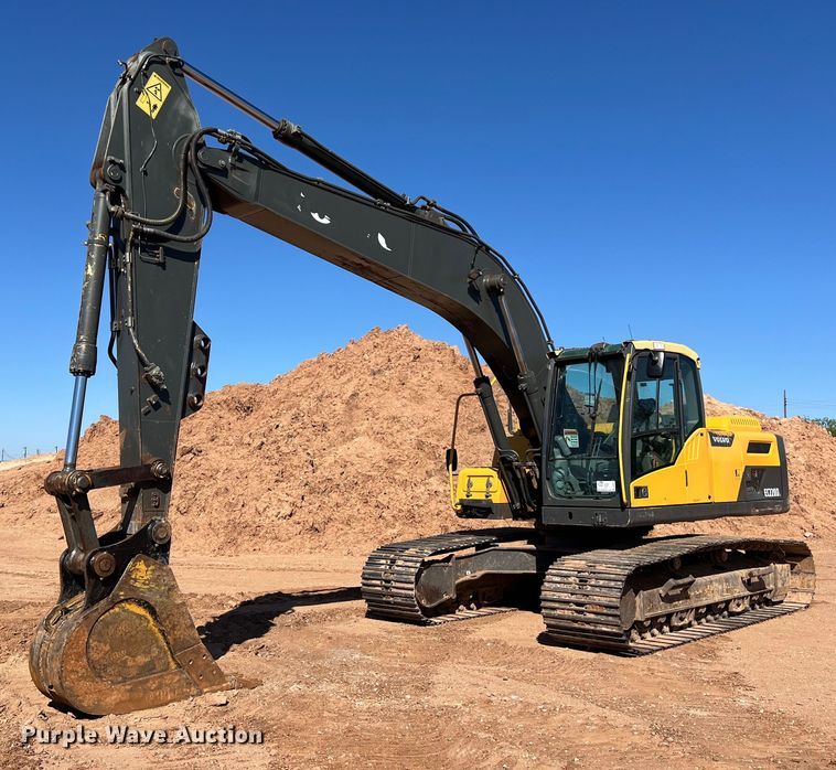 image for item DS3047 2012 Volvo  EC220DL excavator