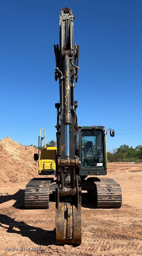 image for item DS3047 2012 Volvo  EC220DL excavator