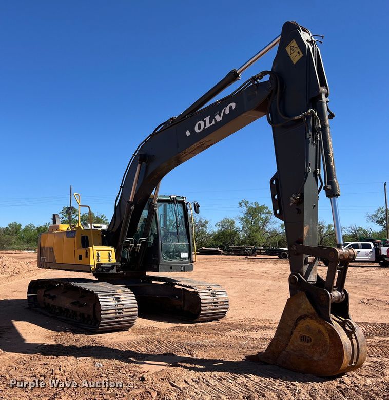 image for item DS3047 2012 Volvo  EC220DL excavator