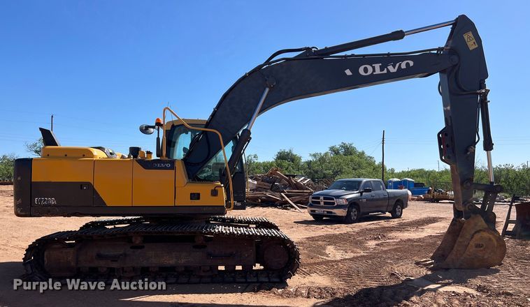 image for item DS3047 2012 Volvo  EC220DL excavator