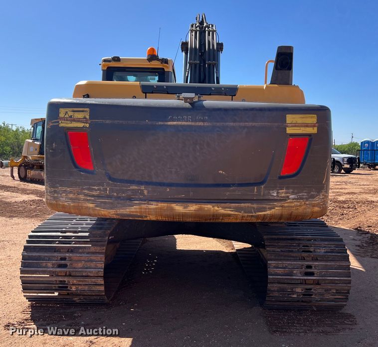 image for item DS3047 2012 Volvo  EC220DL excavator