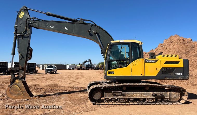 image for item DS3047 2012 Volvo  EC220DL excavator