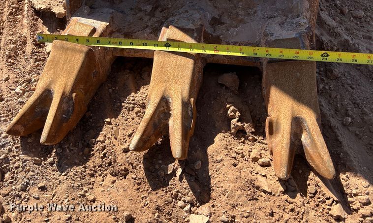 image for item DS3047 2012 Volvo  EC220DL excavator