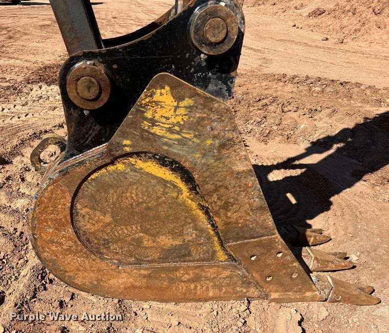 image for item DS3047 2012 Volvo  EC220DL excavator