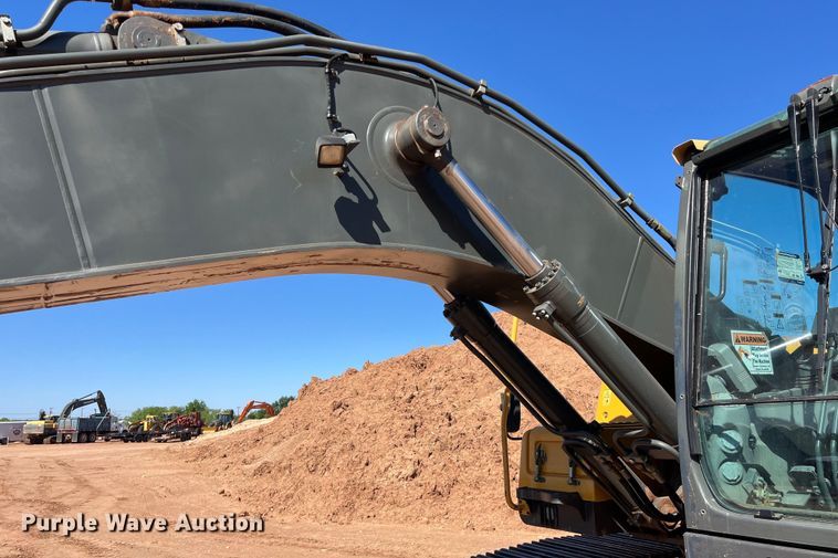 image for item DS3047 2012 Volvo  EC220DL excavator