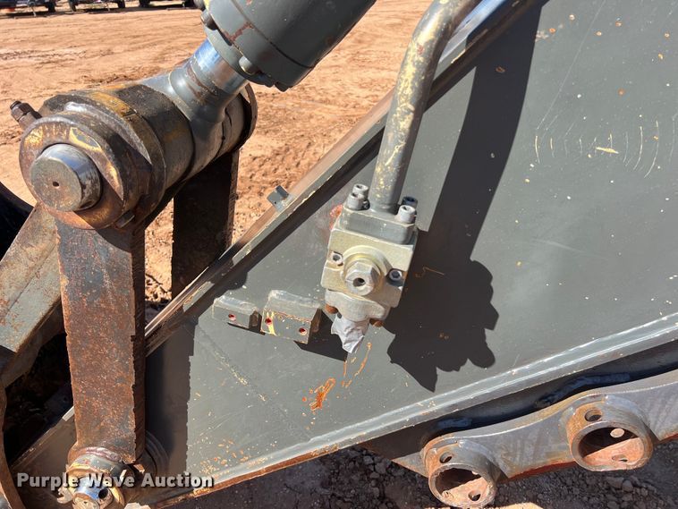 image for item DS3047 2012 Volvo  EC220DL excavator