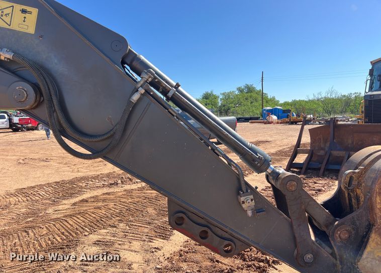 image for item DS3047 2012 Volvo  EC220DL excavator