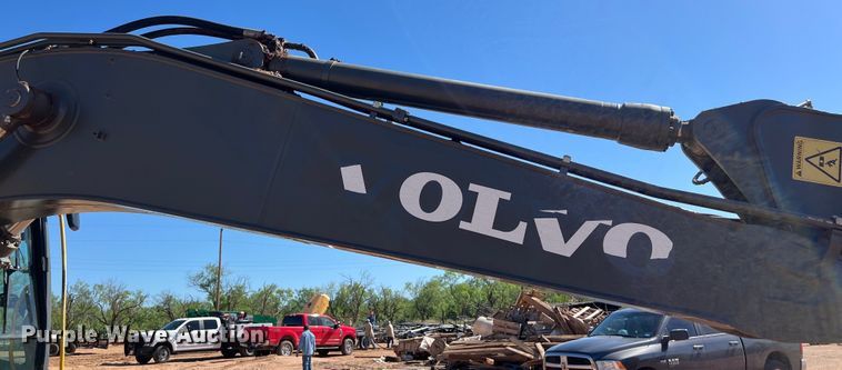 image for item DS3047 2012 Volvo  EC220DL excavator