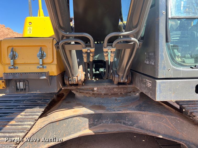 image for item DS3047 2012 Volvo  EC220DL excavator