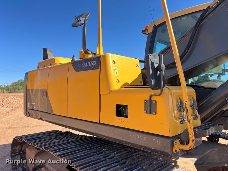 image for item DS3047 2012 Volvo  EC220DL excavator