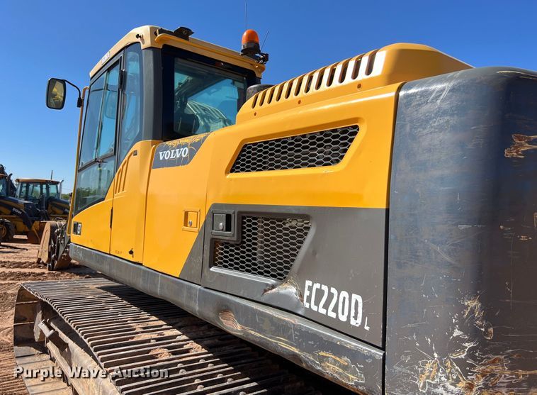 image for item DS3047 2012 Volvo  EC220DL excavator