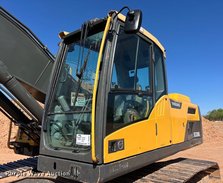 image for item DS3047 2012 Volvo  EC220DL excavator