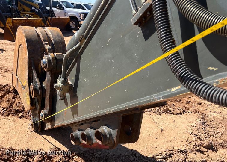 image for item DS3047 2012 Volvo  EC220DL excavator