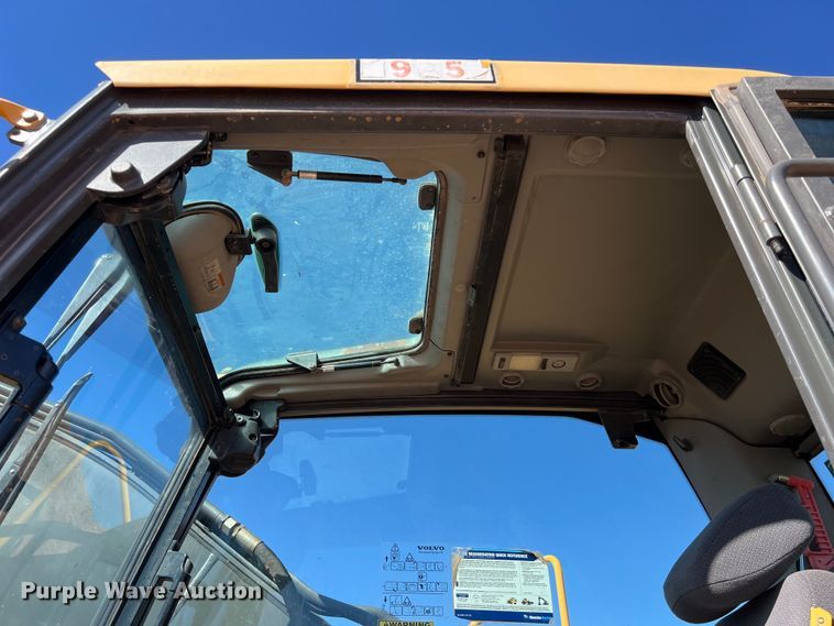 image for item DS3047 2012 Volvo  EC220DL excavator