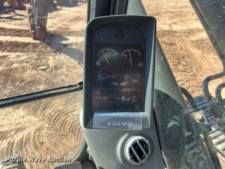 image for item DS3047 2012 Volvo  EC220DL excavator