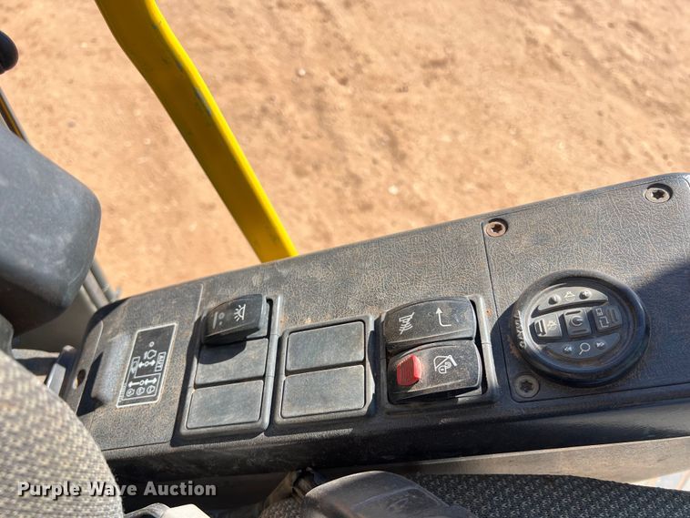 image for item DS3047 2012 Volvo  EC220DL excavator