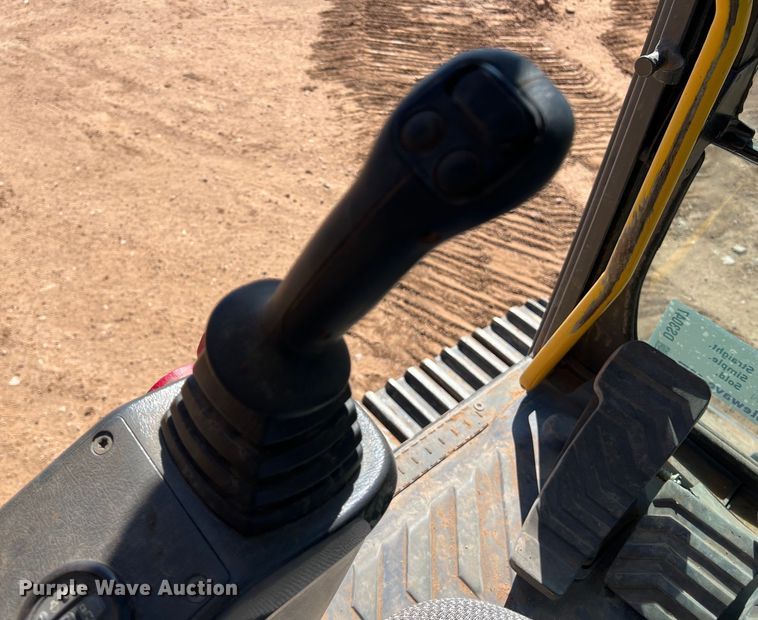 image for item DS3047 2012 Volvo  EC220DL excavator