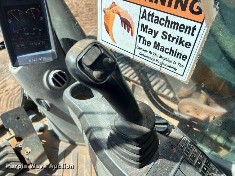 image for item DS3047 2012 Volvo  EC220DL excavator