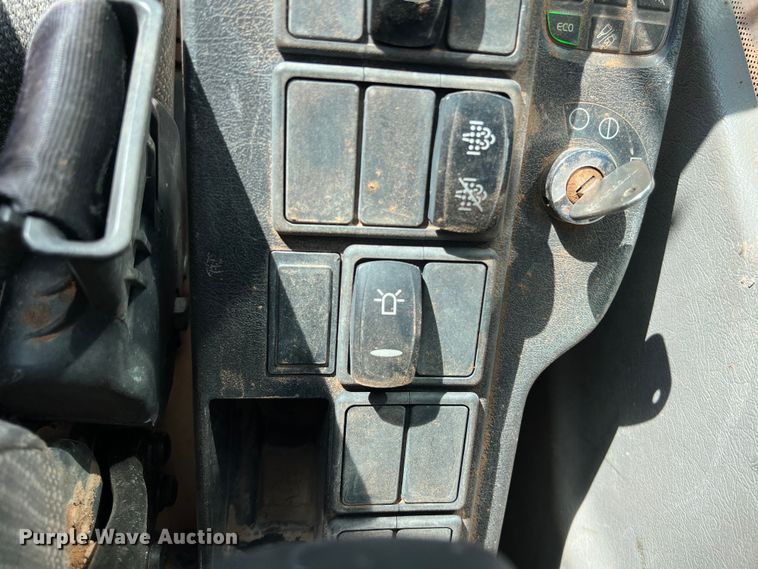 image for item DS3047 2012 Volvo  EC220DL excavator