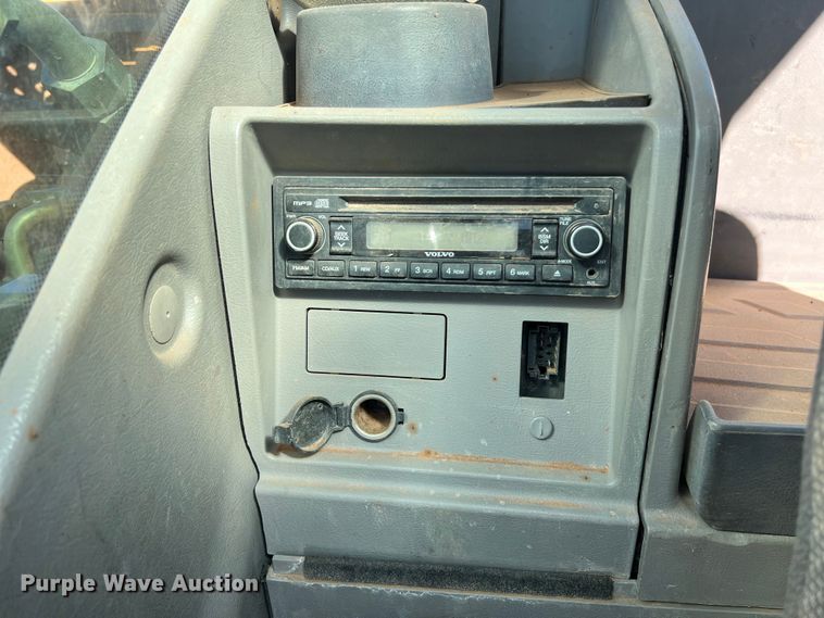 image for item DS3047 2012 Volvo  EC220DL excavator