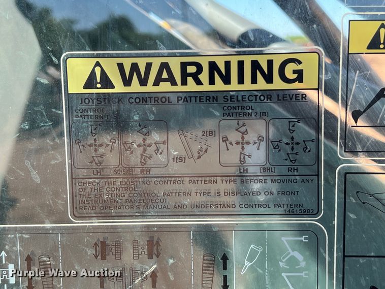 image for item DS3047 2012 Volvo  EC220DL excavator