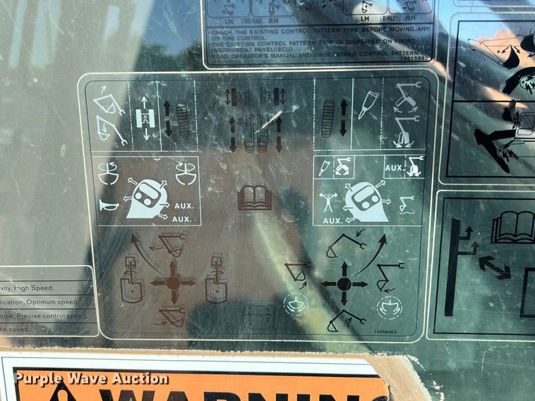 image for item DS3047 2012 Volvo  EC220DL excavator