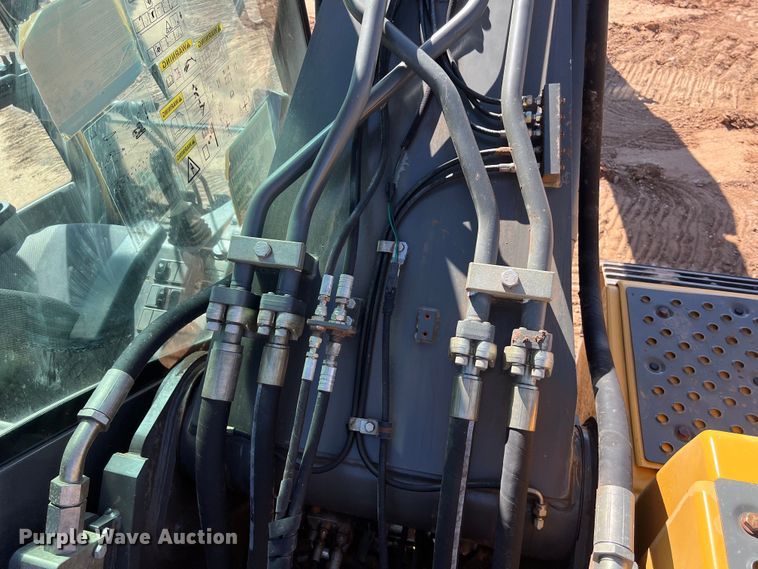 image for item DS3047 2012 Volvo  EC220DL excavator