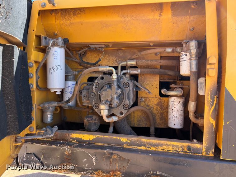 image for item DS3047 2012 Volvo  EC220DL excavator