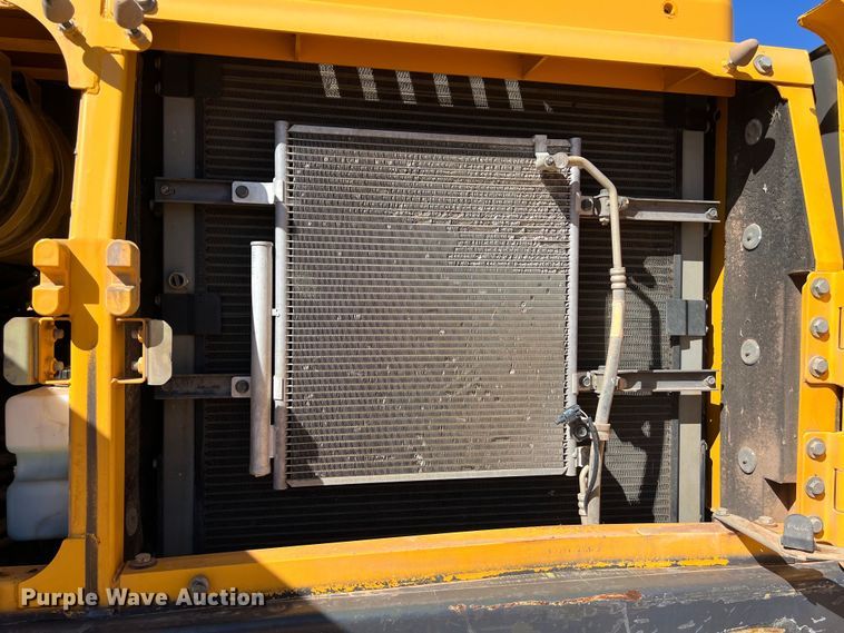 image for item DS3047 2012 Volvo  EC220DL excavator