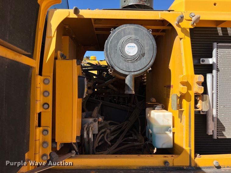 image for item DS3047 2012 Volvo  EC220DL excavator