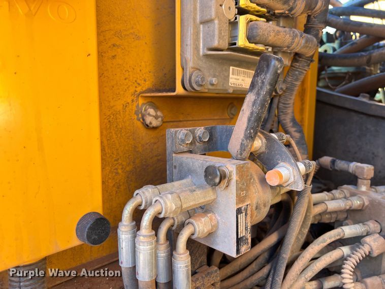 image for item DS3047 2012 Volvo  EC220DL excavator