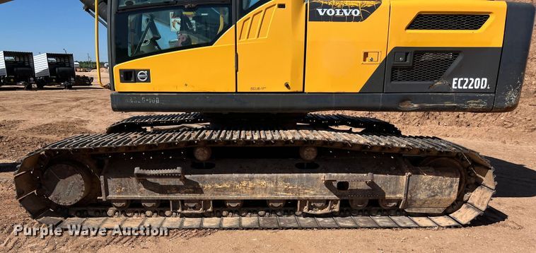 image for item DS3047 2012 Volvo  EC220DL excavator