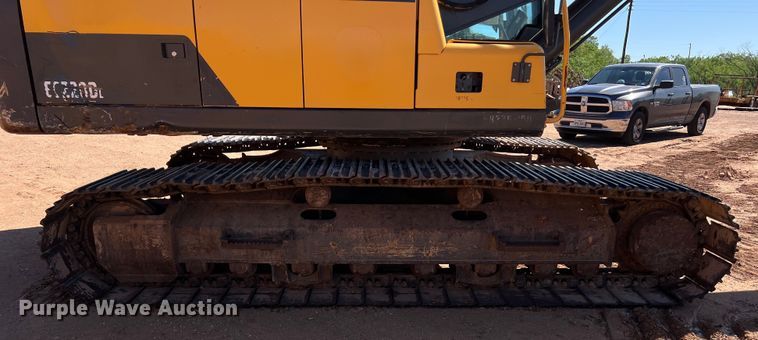 image for item DS3047 2012 Volvo  EC220DL excavator